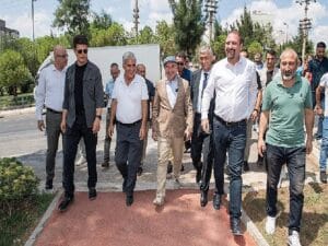 Lider Soyer Çiğli’de etraf düzenleme çalışmalarını inceledi