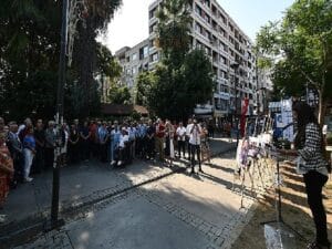 Merhum Akyarlı İzmir Kent Kurulu Parkı’nda anıldı