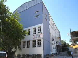 Okullarımızın bakım tamiratları süratle sürüyor