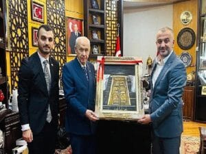 Tarihi ve Kutsal Yerler ile Büyüleyen Stant: Amine Sultan Tan’ın “Ruh-u Revan” Standı.