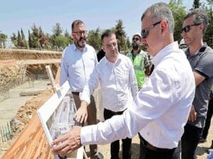 Umudu paylaşıyor, manileri birlikte kaldırıyoruz