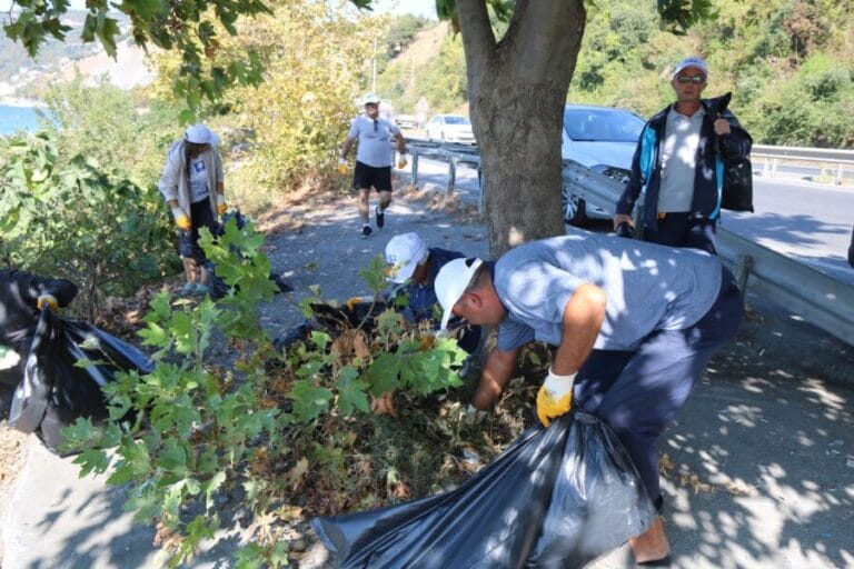 Dünya Temizlik Günün’de Plaj Bölgesin’de Çöpler Toplandı