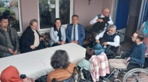 Dikmen, ÇYDD ve Fiziksel Engelliler Derneği’ni ziyaret etti