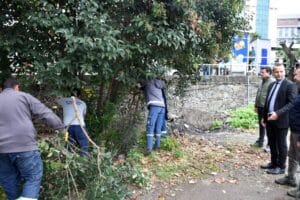 ESKİ KAYMAKAMLIK ALANINDA TEMİZLİK ÇALIŞMASI YAPILIYOR