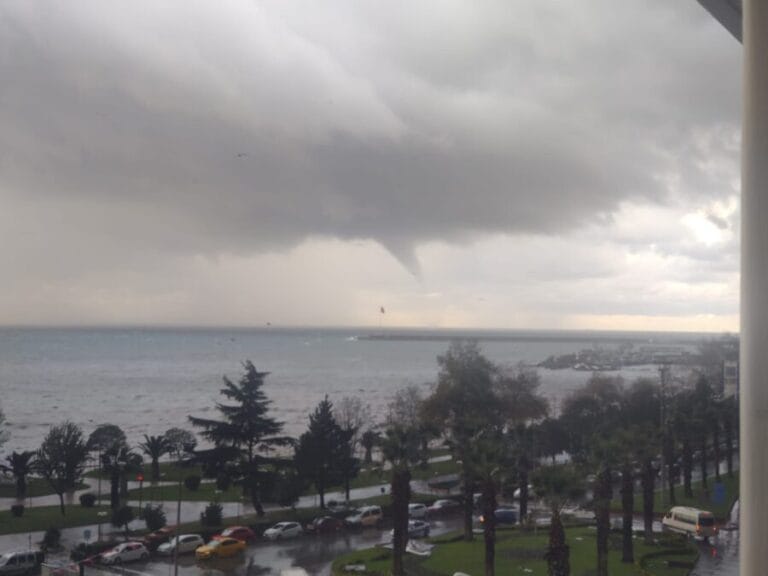 Kdz. Ereğli’de devasa büyüklükte hortum meydana geldi