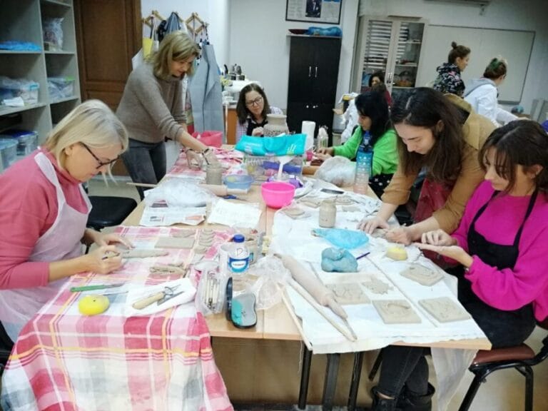 CUMHURİYET HALK EVLERİ, BİNLERCE KURSİYERE EĞİTİM YUVASI OLDU