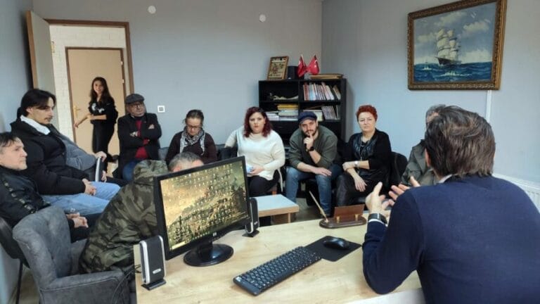 Amca: “CHP’yi bölmek için 3. partiye gerek yok!”