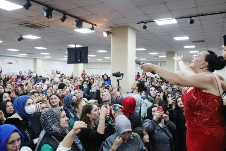 BAŞKAN POSBIYIK: KADINLARIMIZ BİZİM İÇİN HER ZAMAN KIYMETLİ