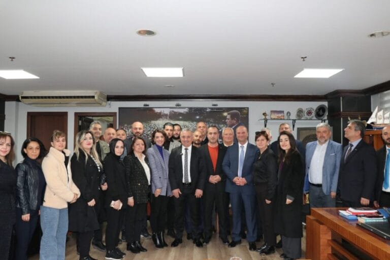 Sesli ve ekibine sağlıkçılardan sıcak karşılama