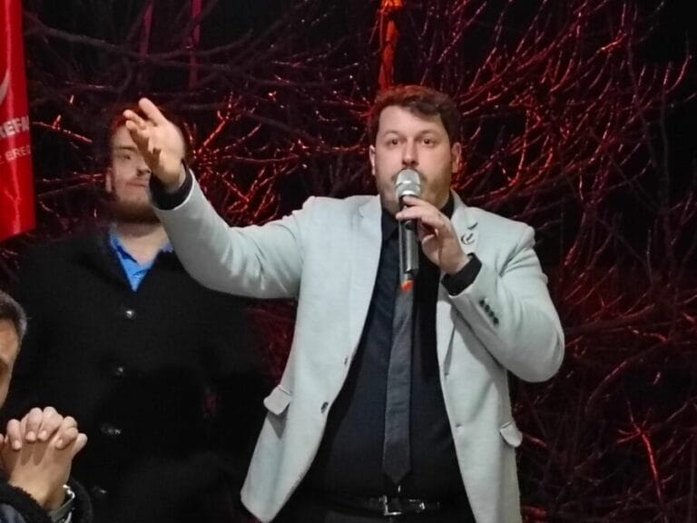 KARAARSLAN’DAN SEZER’E: “MİLLETVEKİLİNİN SIRTINA BİNMİŞ GİDİYORSUN’